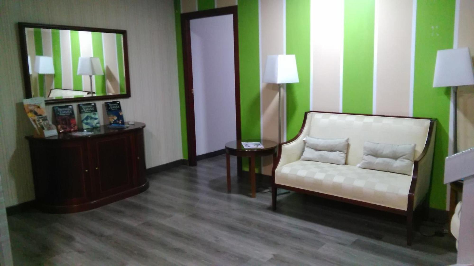 Hotel Nuevo Ara Caces Екстериор снимка