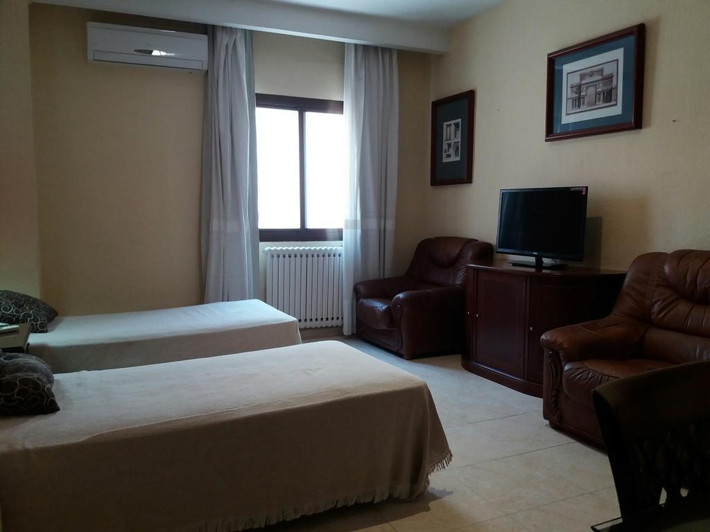 Hotel Nuevo Ara Caces Екстериор снимка