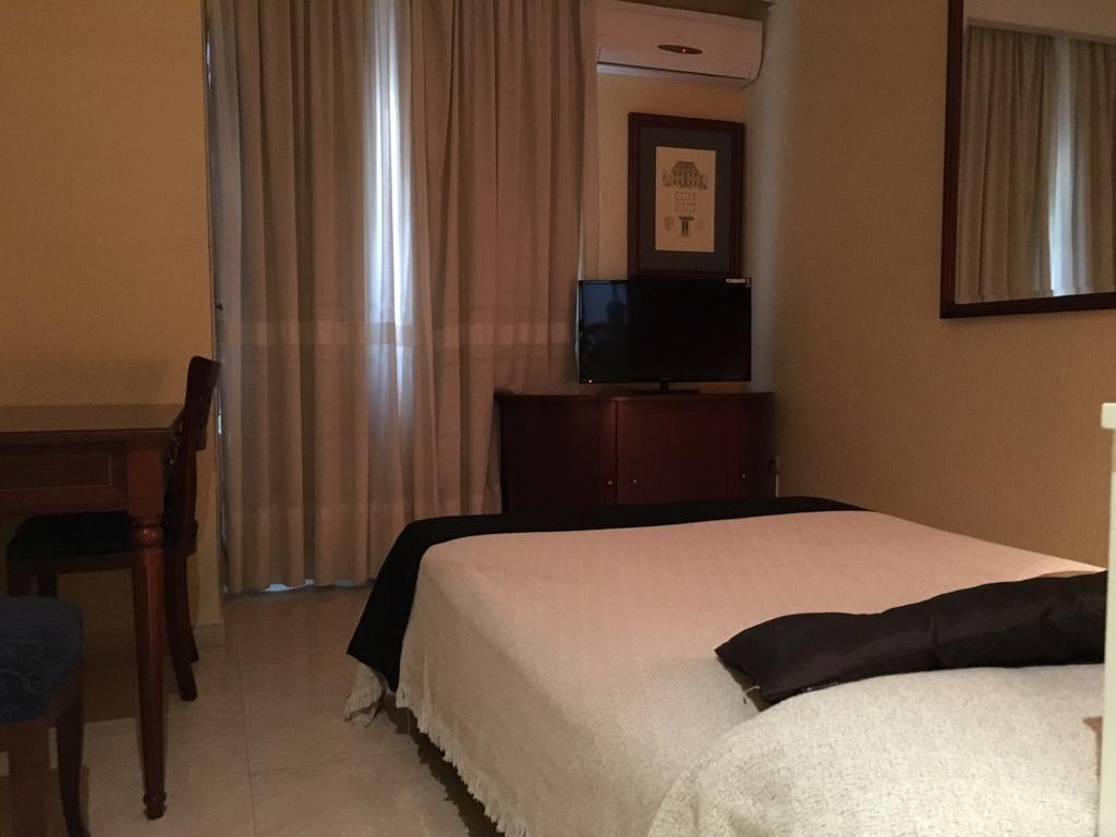 Hotel Nuevo Ara Caces Екстериор снимка