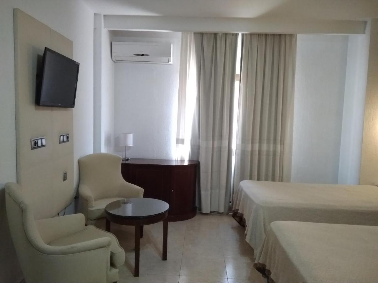 Hotel Nuevo Ara Caces Екстериор снимка