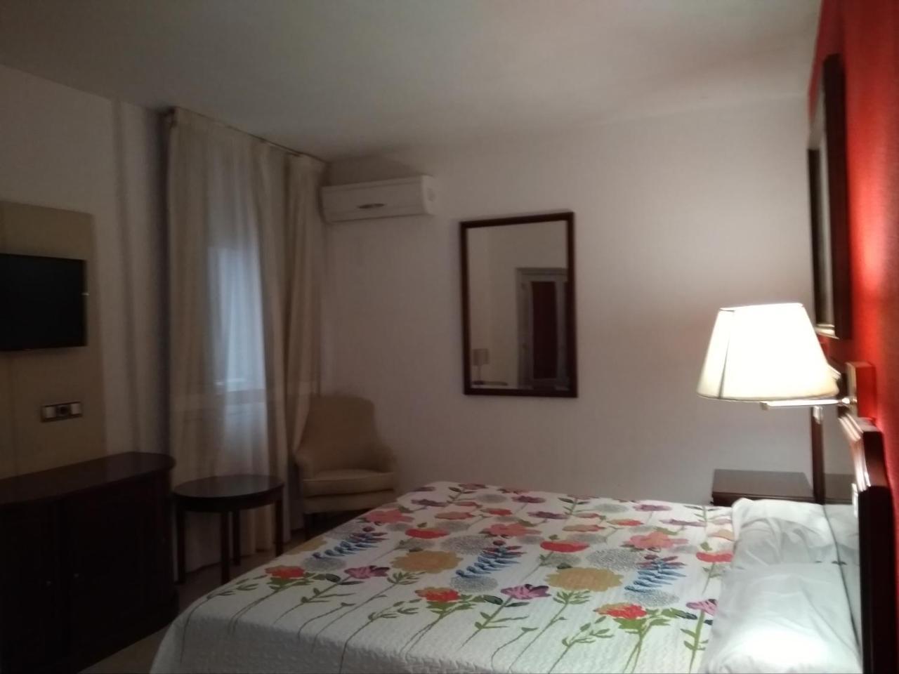 Hotel Nuevo Ara Caces Екстериор снимка